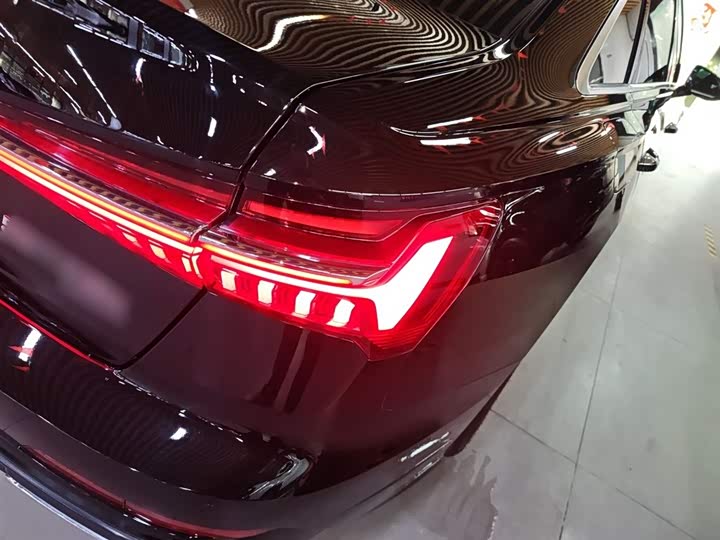 Фото 8 - Audi A6L Hybrid