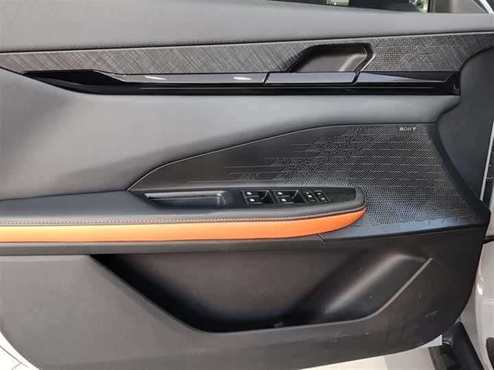 Фото 7 - Changan UNI-V