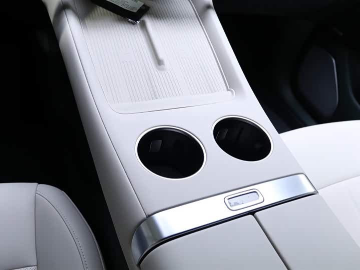 Фото 8 - Xiaomi YU7