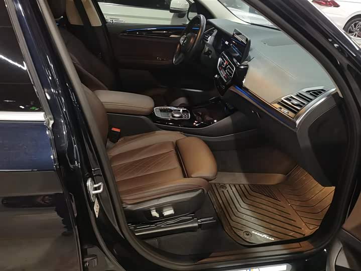 Фото 8 - BMW iX3