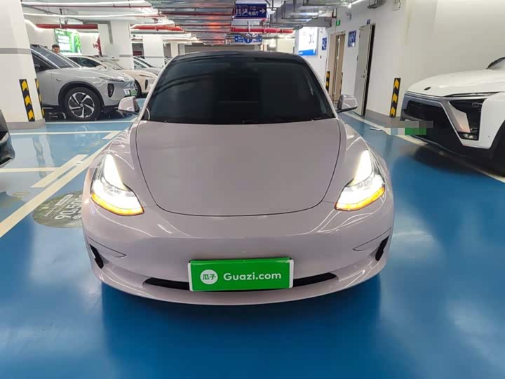 Фото 3 - Tesla Model 3