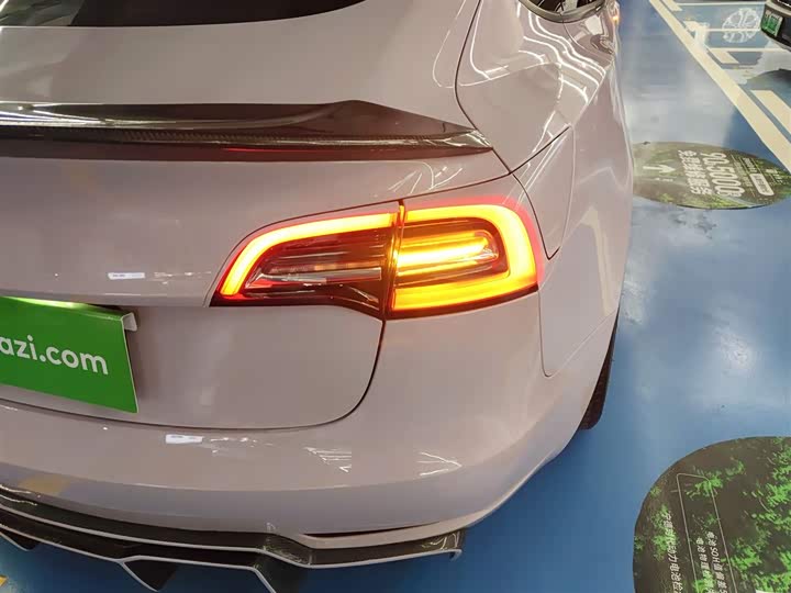 Фото 8 - Tesla Model 3