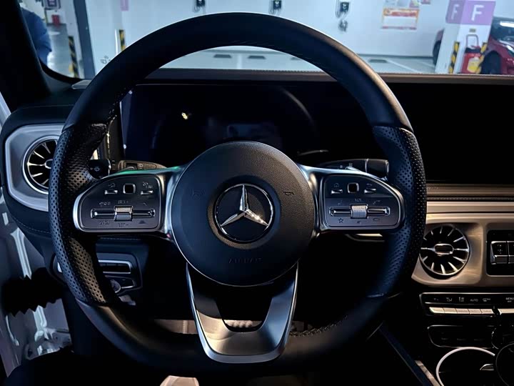 Фото 8 - Mercedes-Benz G-Class