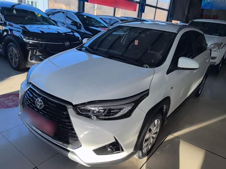 Фото 2 - Toyota Yaris L Hatchback