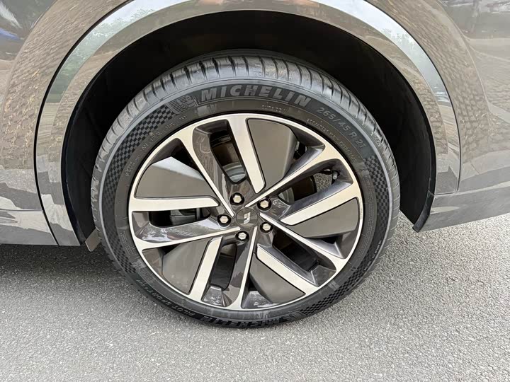 Фото 9 - LiXiang L8