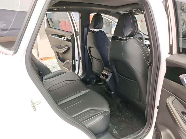 Фото 5 - Geely Coolray