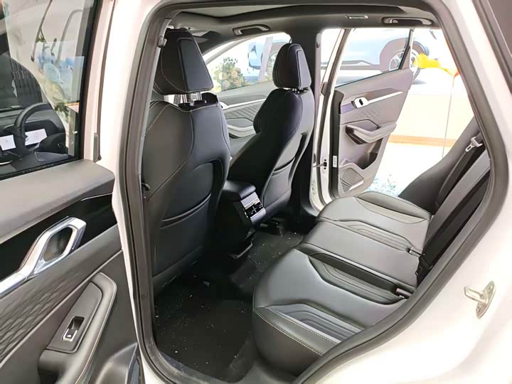 Фото 7 - Geely Coolray