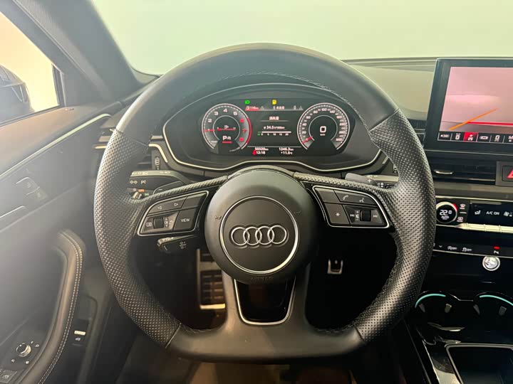 Фото 5 - Audi A4L
