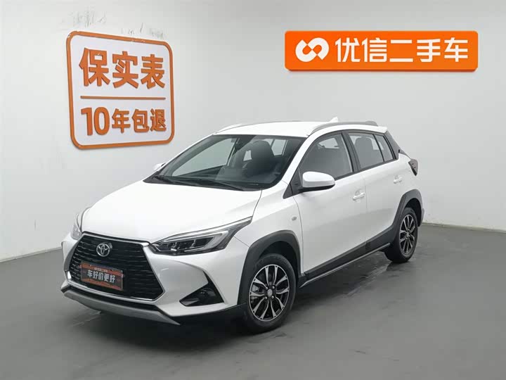 Фото 1 - Toyota Yaris L Hatchback