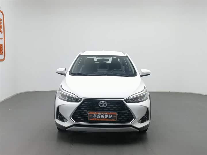 Фото 3 - Toyota Yaris L Hatchback