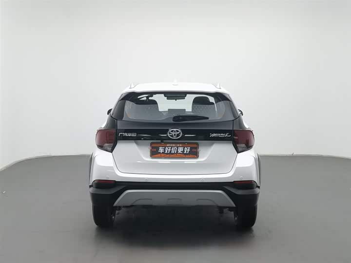 Фото 4 - Toyota Yaris L Hatchback