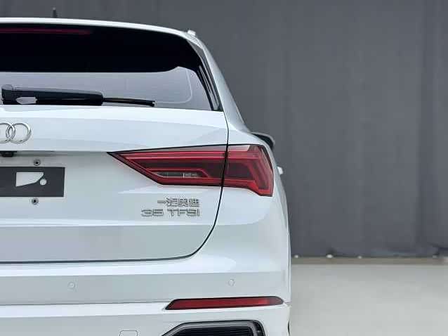 Фото 4 - Audi Q3