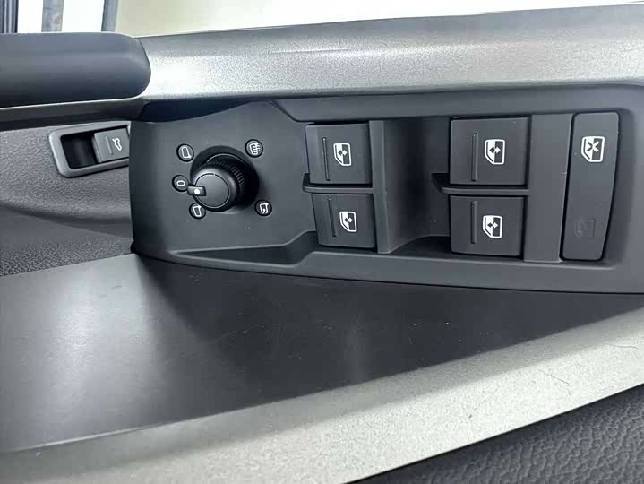 Фото 8 - Audi Q3