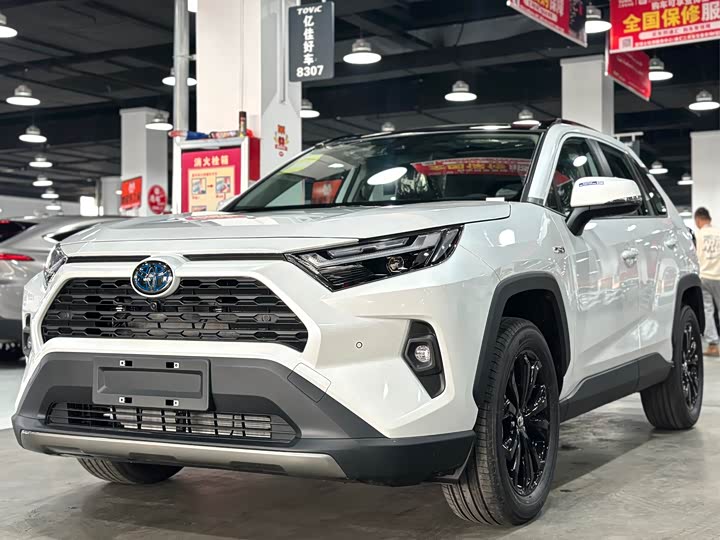 Фото 1 - Toyota RAV4