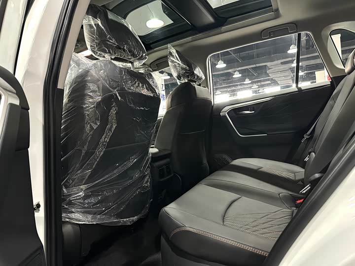 Фото 5 - Toyota RAV4