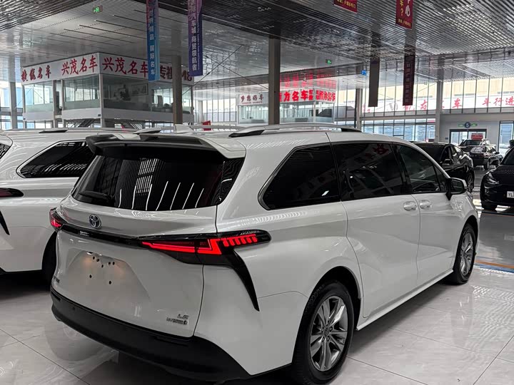 Фото 3 - Toyota Sienna