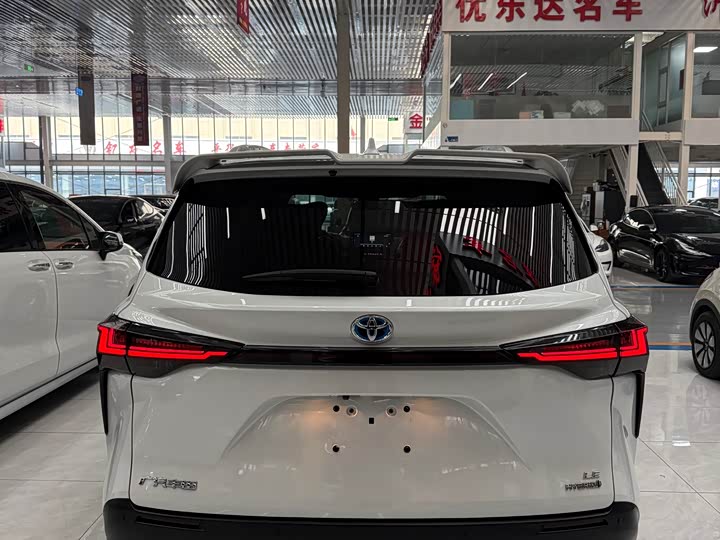 Фото 4 - Toyota Sienna