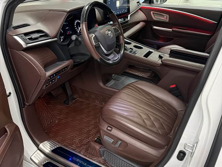 Фото 8 - Toyota Sienna