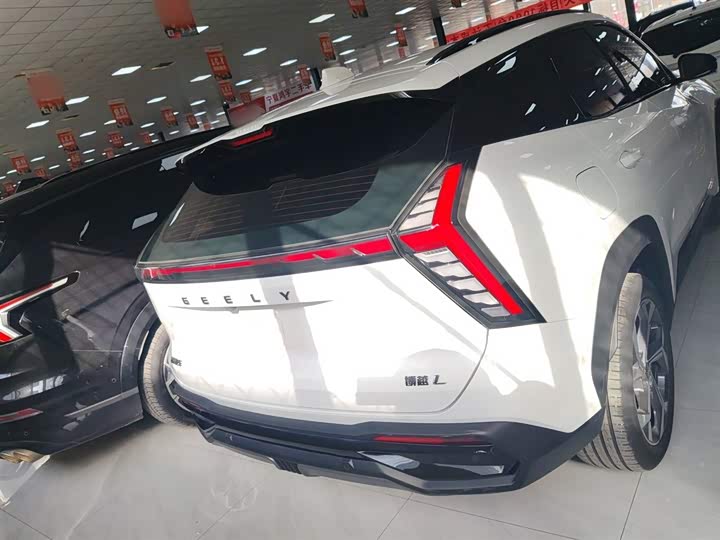 Фото 6 - Geely Atlas L