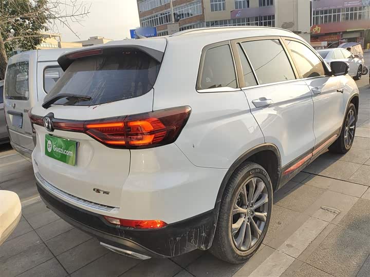 Фото 7 - Changan CS75