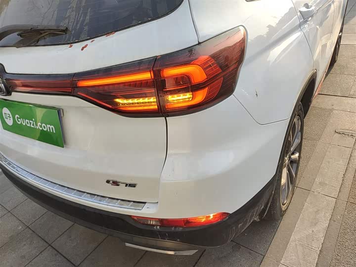 Фото 8 - Changan CS75