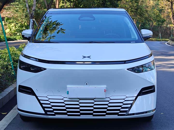 Фото 2 - XPeng X9