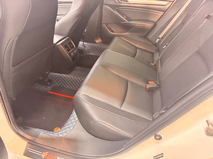 Фото 4 - Honda Accord