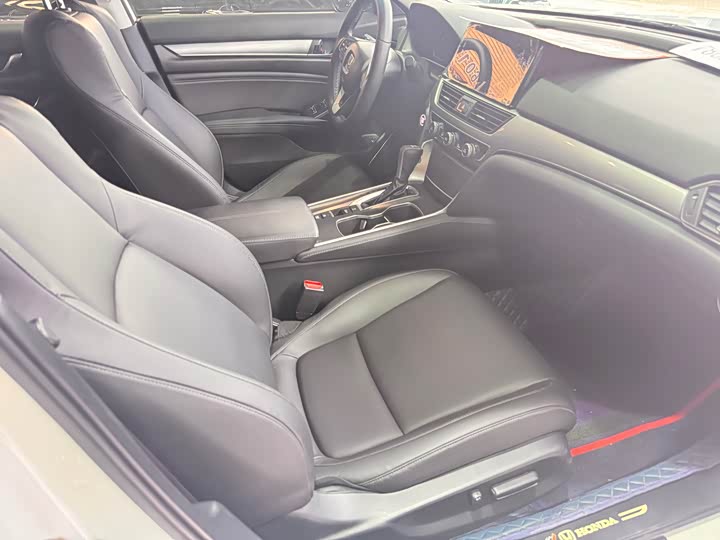 Фото 7 - Honda Accord