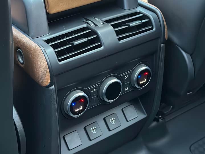 Фото 9 - Land Rover Defender