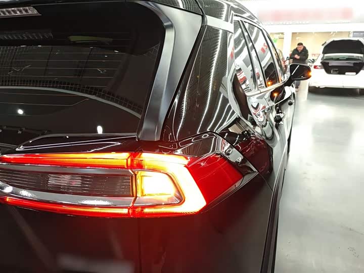 Фото 8 - Toyota Wildlander