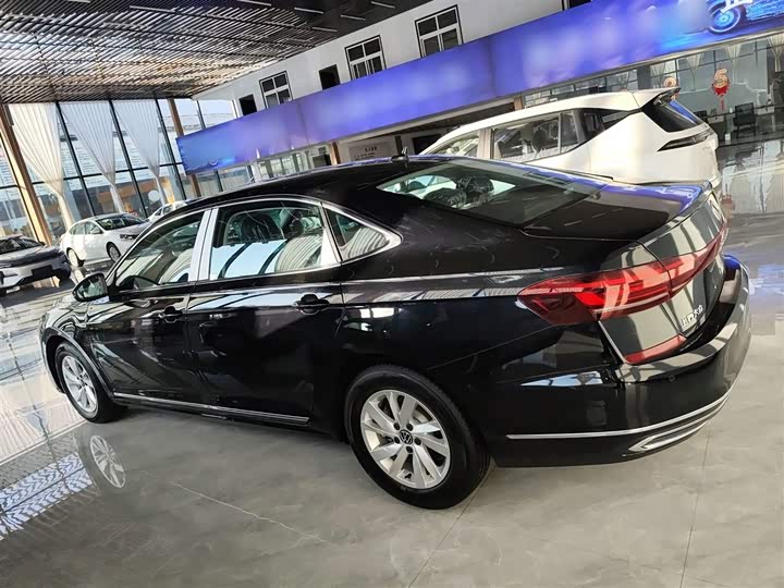 Фото 5 - Volkswagen Passat Hybrid