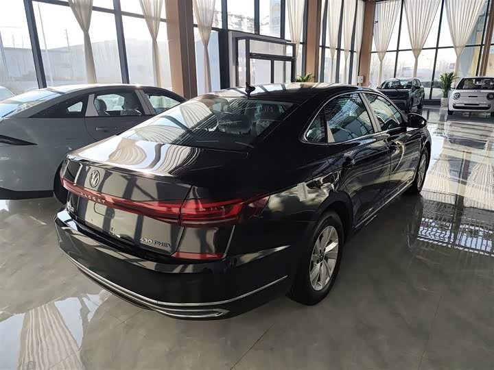 Фото 7 - Volkswagen Passat Hybrid