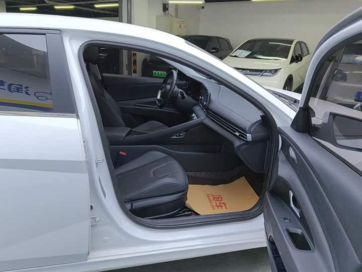 Фото 8 - Hyundai Elantra N line