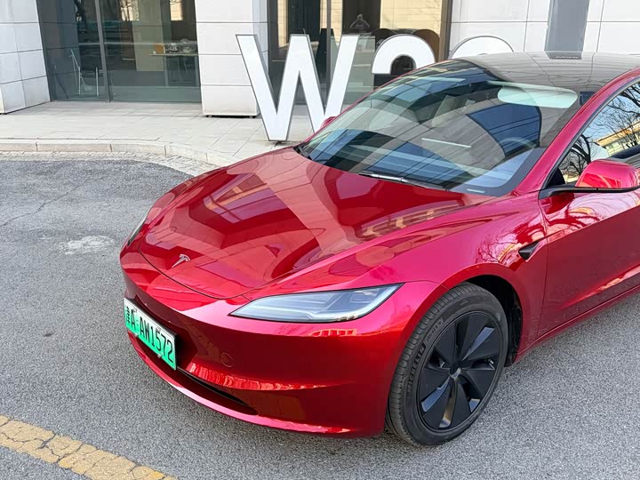 Фото 2 - Tesla Model 3