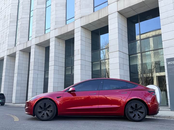 Фото 3 - Tesla Model 3