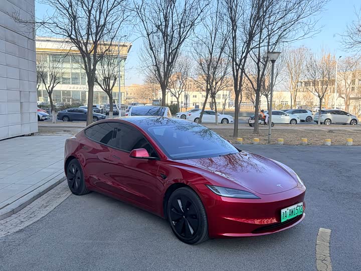 Фото 4 - Tesla Model 3