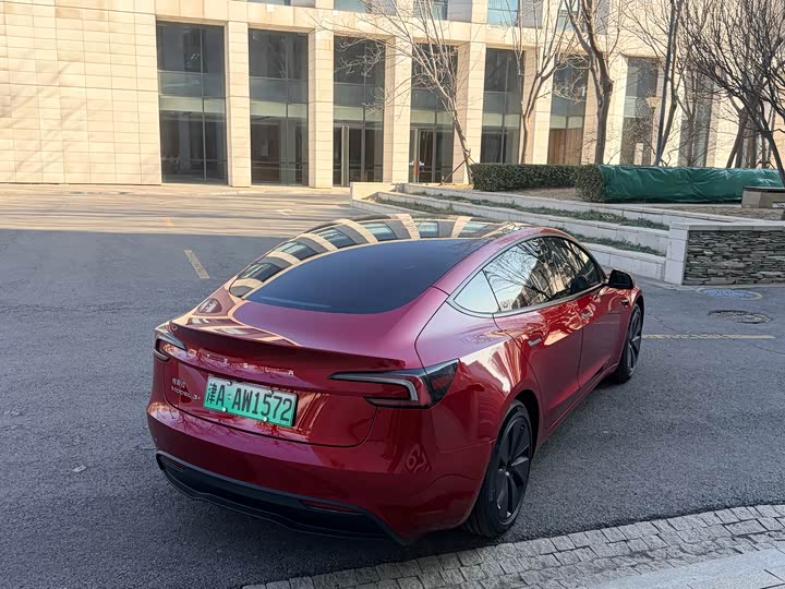 Фото 5 - Tesla Model 3