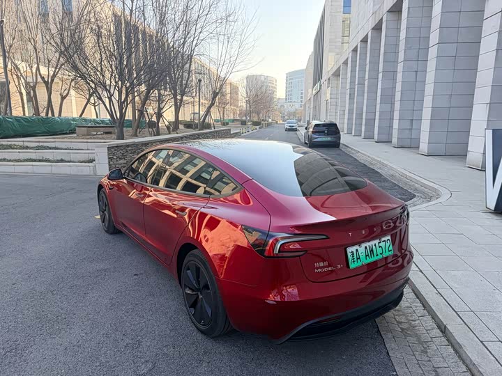 Фото 6 - Tesla Model 3