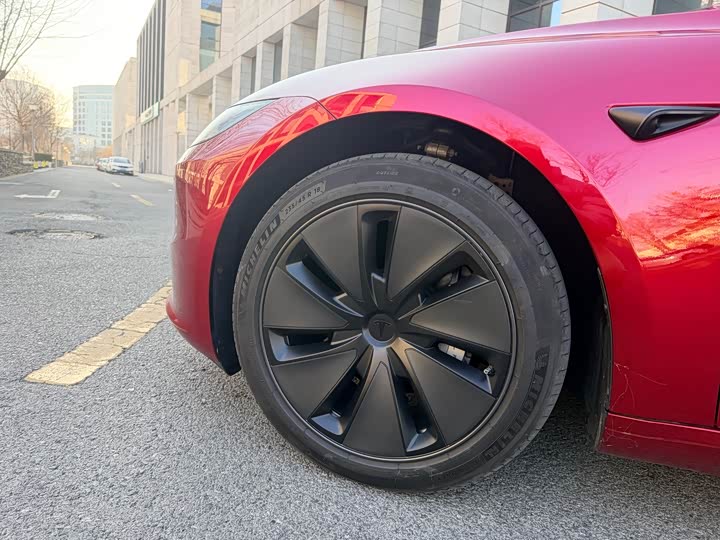 Фото 7 - Tesla Model 3