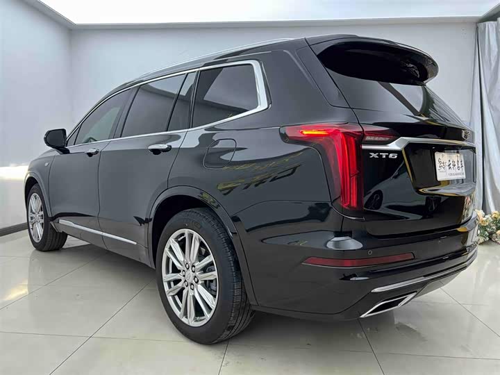 Фото 8 - Cadillac XT6