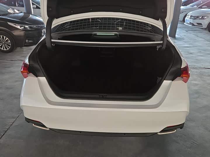 Фото 4 - Toyota Avalon