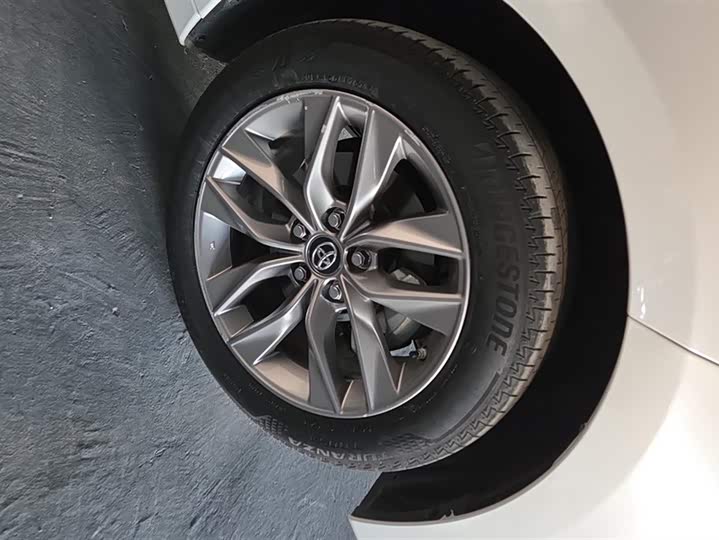 Фото 6 - Toyota Avalon