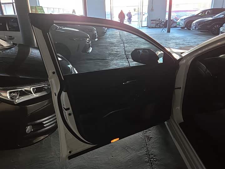 Фото 7 - Toyota Avalon