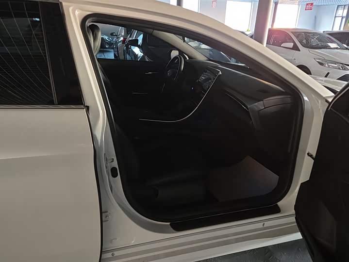 Фото 8 - Toyota Avalon