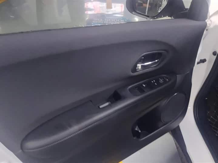 Фото 7 - Honda Vezel