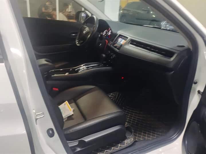 Фото 8 - Honda Vezel