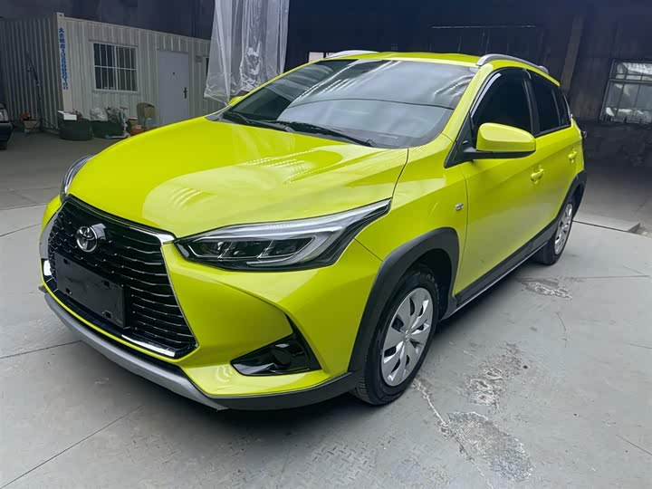 Фото 1 - Toyota Yaris L Hatchback