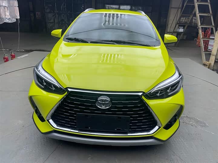 Фото 2 - Toyota Yaris L Hatchback