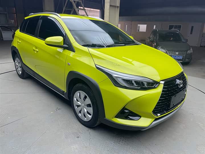 Фото 3 - Toyota Yaris L Hatchback