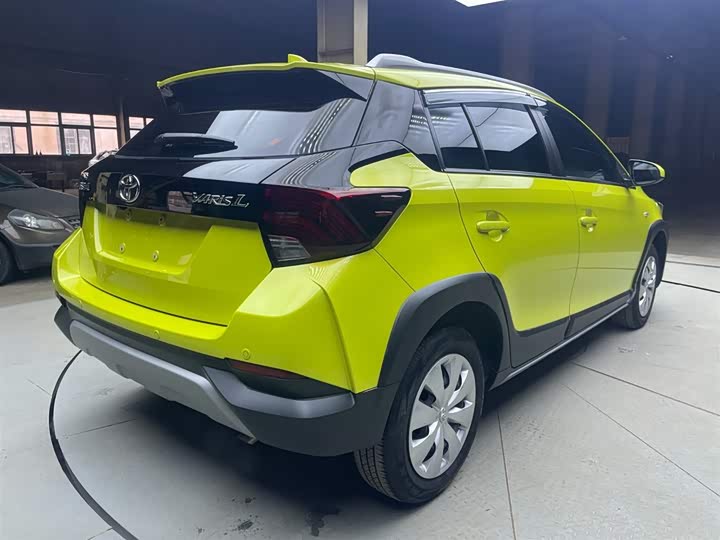 Фото 5 - Toyota Yaris L Hatchback